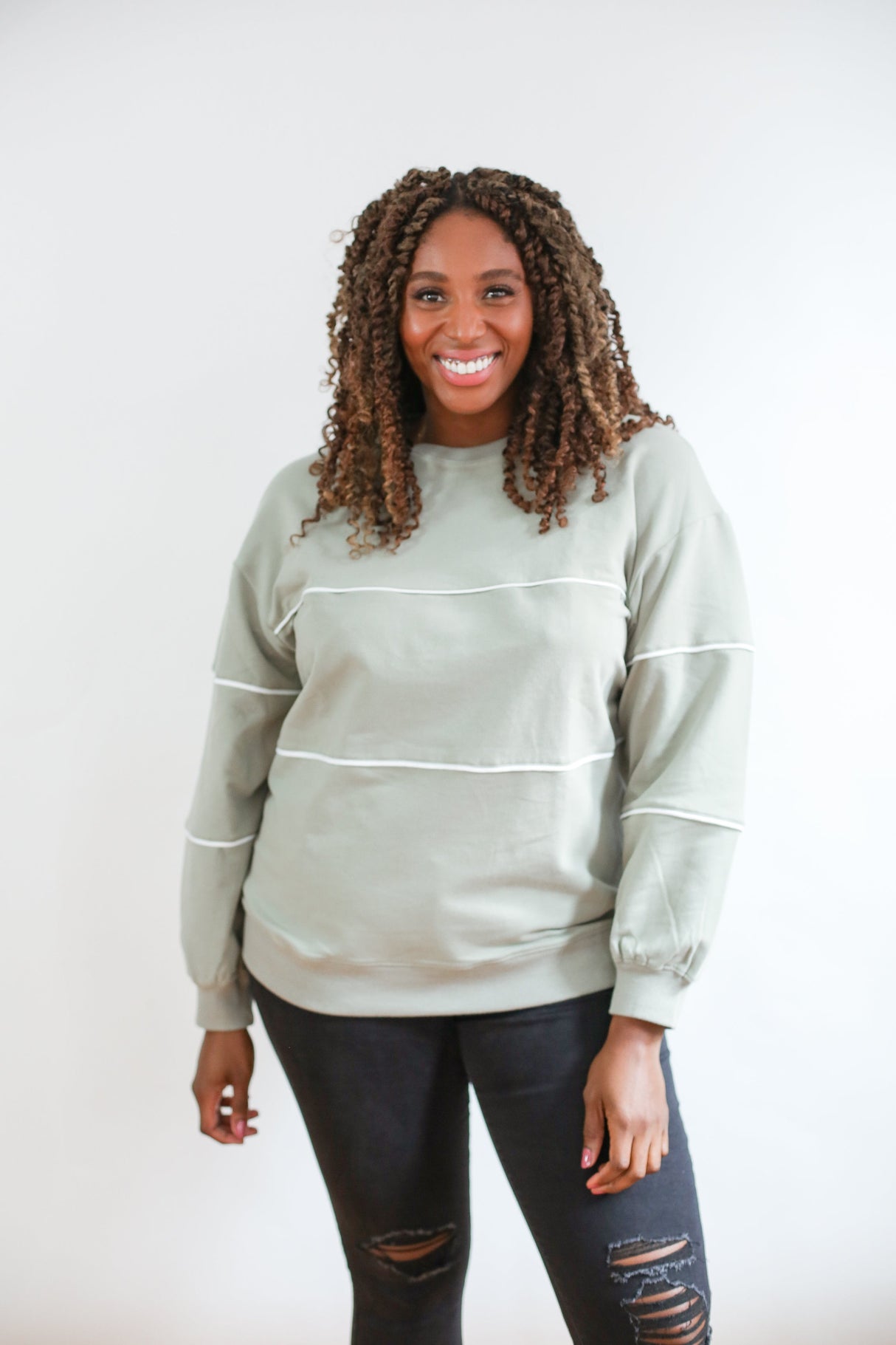 Relaxed Fit Invisible Zipper Breastfeeding Sweatshirt with Piping From Movemama