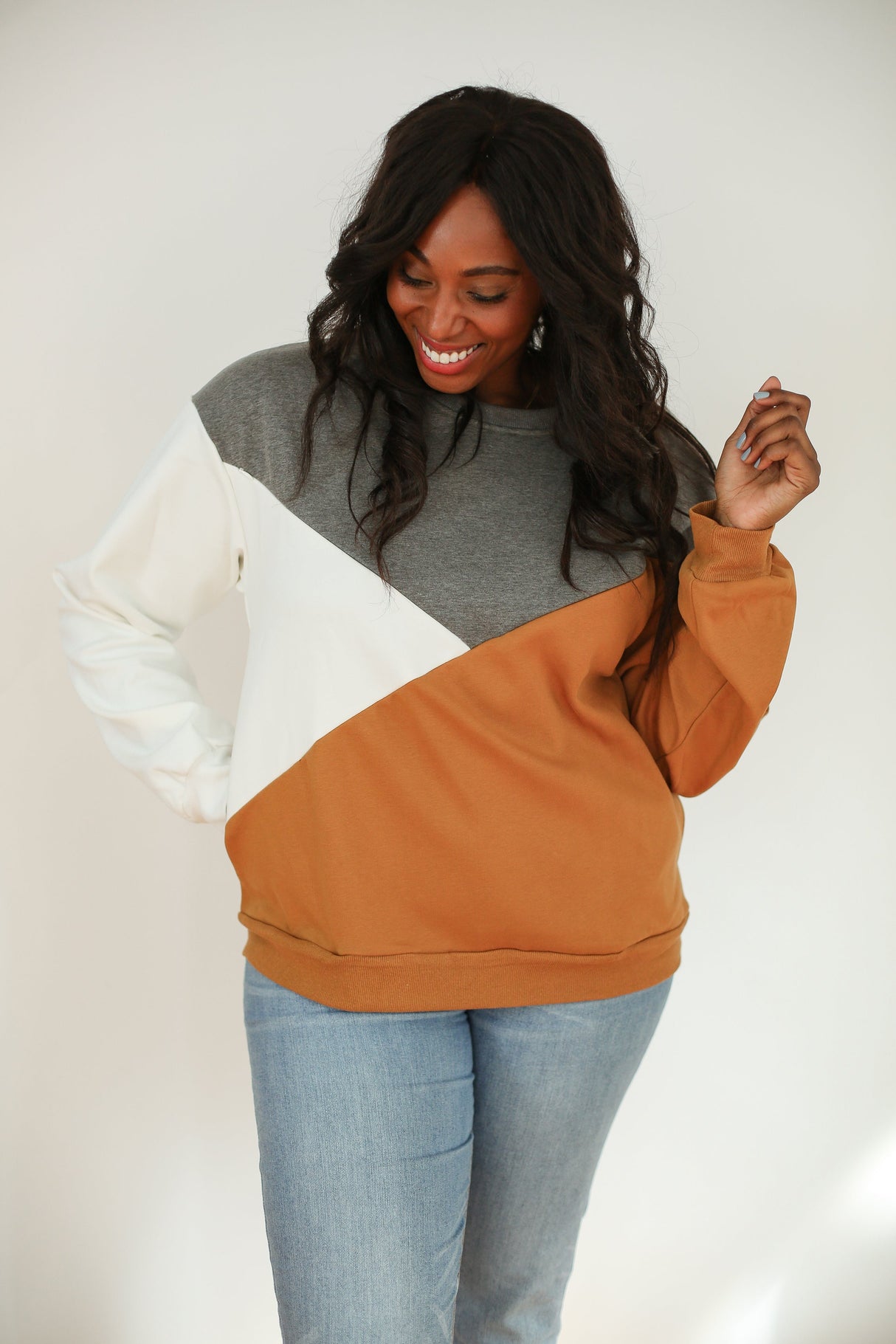 Velour Interior Diagonal Zip Breastfeeding Sweatshirt from Movemama