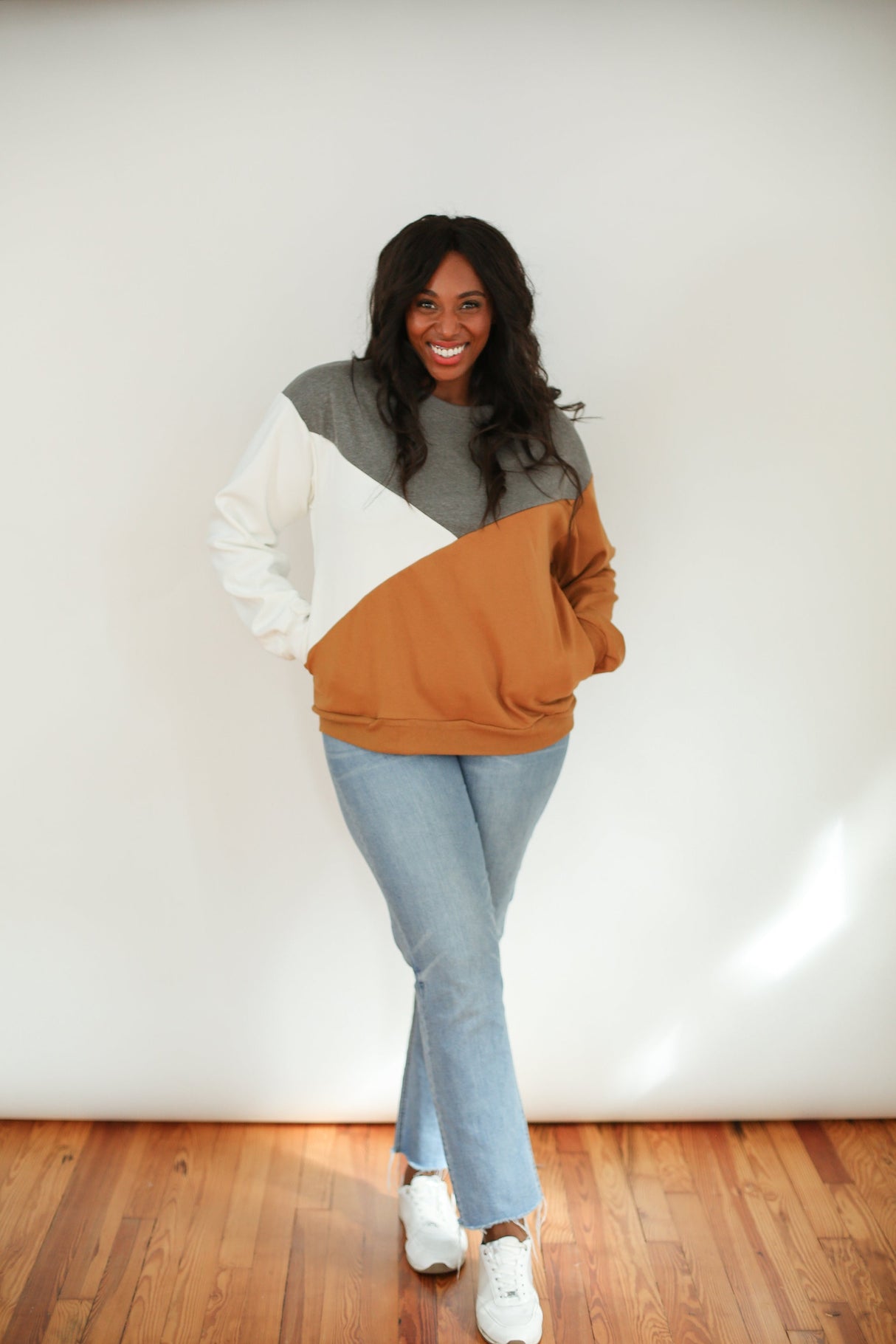 Velour Interior Diagonal Zip Breastfeeding Sweatshirt from Movemama