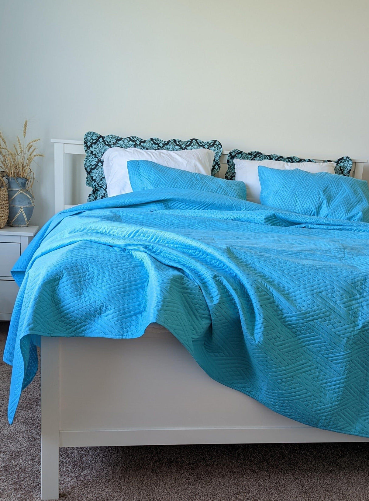 DaDa Bedding Gentle Wave Turquoise Teal Blue Lagoon Lightweight Quilted Bedspread Set (LH3000) from DaDalogy Bedding Collection