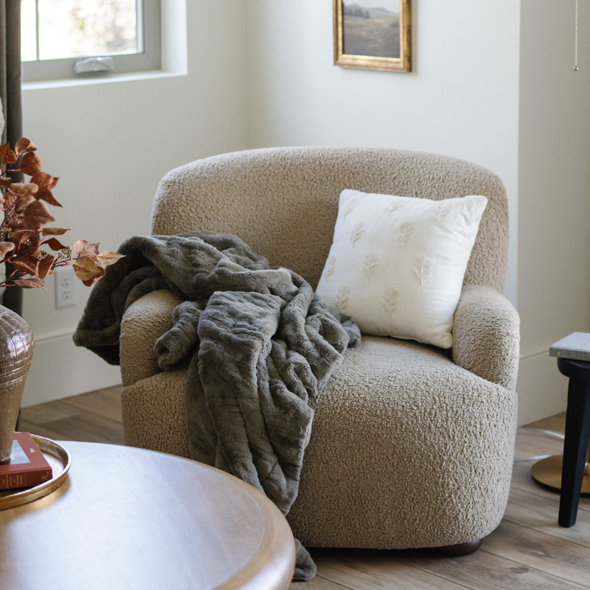 PATTERNED FAUX FUR THROW BLANKETS From Saranoni