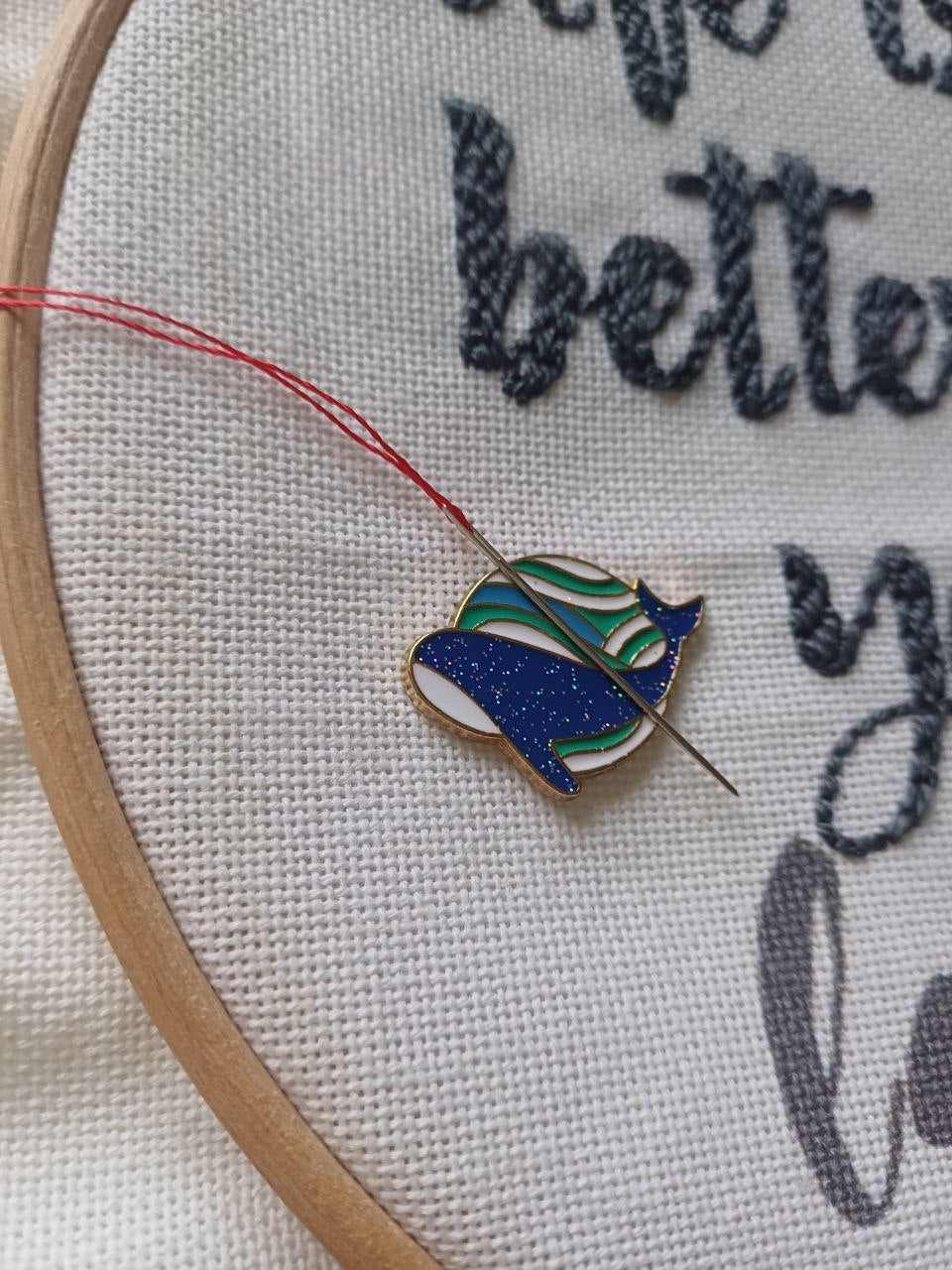 Whale Magnetic Needle Minder F07M10-4 Whale From Wizardi