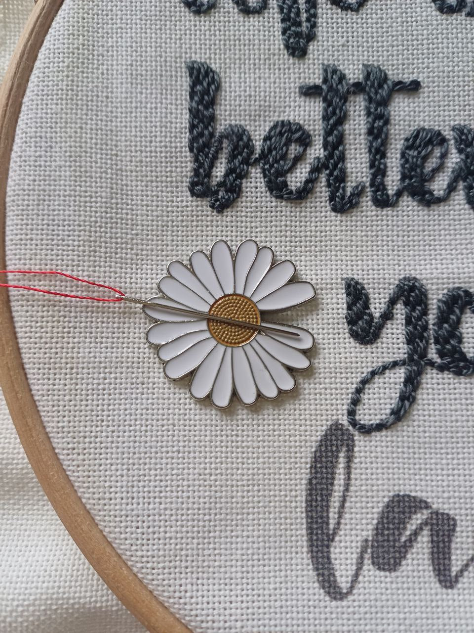 Chamomile Magnetic Needle Minder F07M10-4 Chamomile From Wizardi