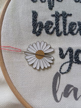 Chamomile Magnetic Needle Minder F07M10-4 Chamomile From Wizardi