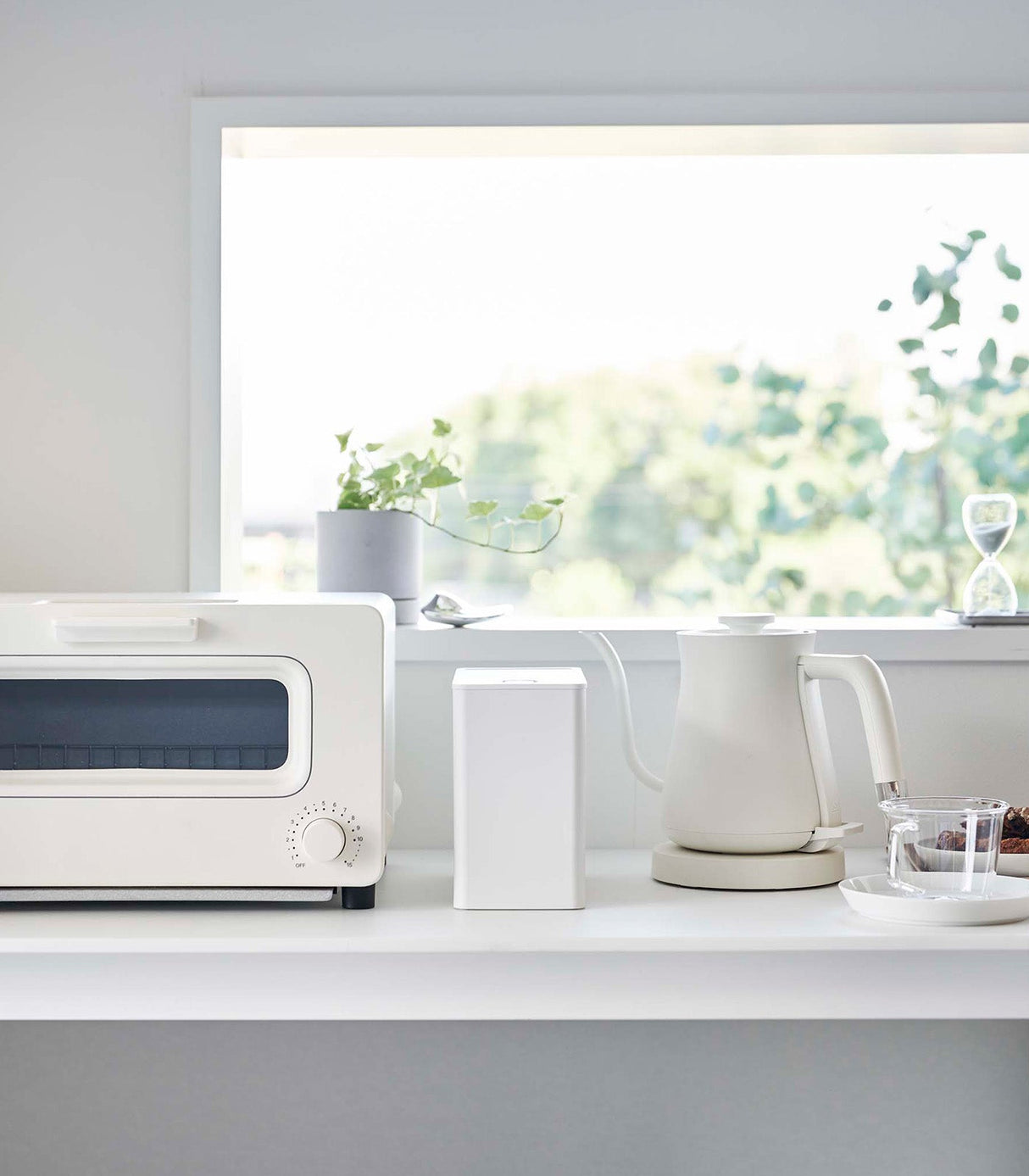Vacuum-Sealing Coffee Storage from Yamazaki Home