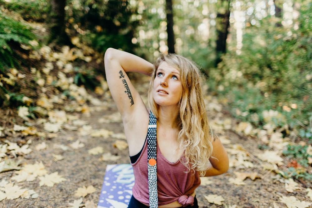 Bowie Yoga Strap – White Stretching Strap w/ Metal Buckles from Yune Yoga