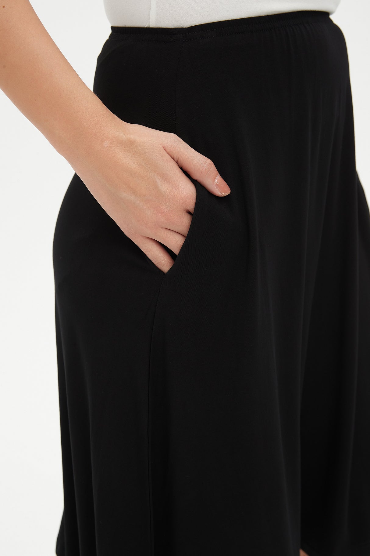 MM SWAY SKIRT - BLACK. from Mia Mod
