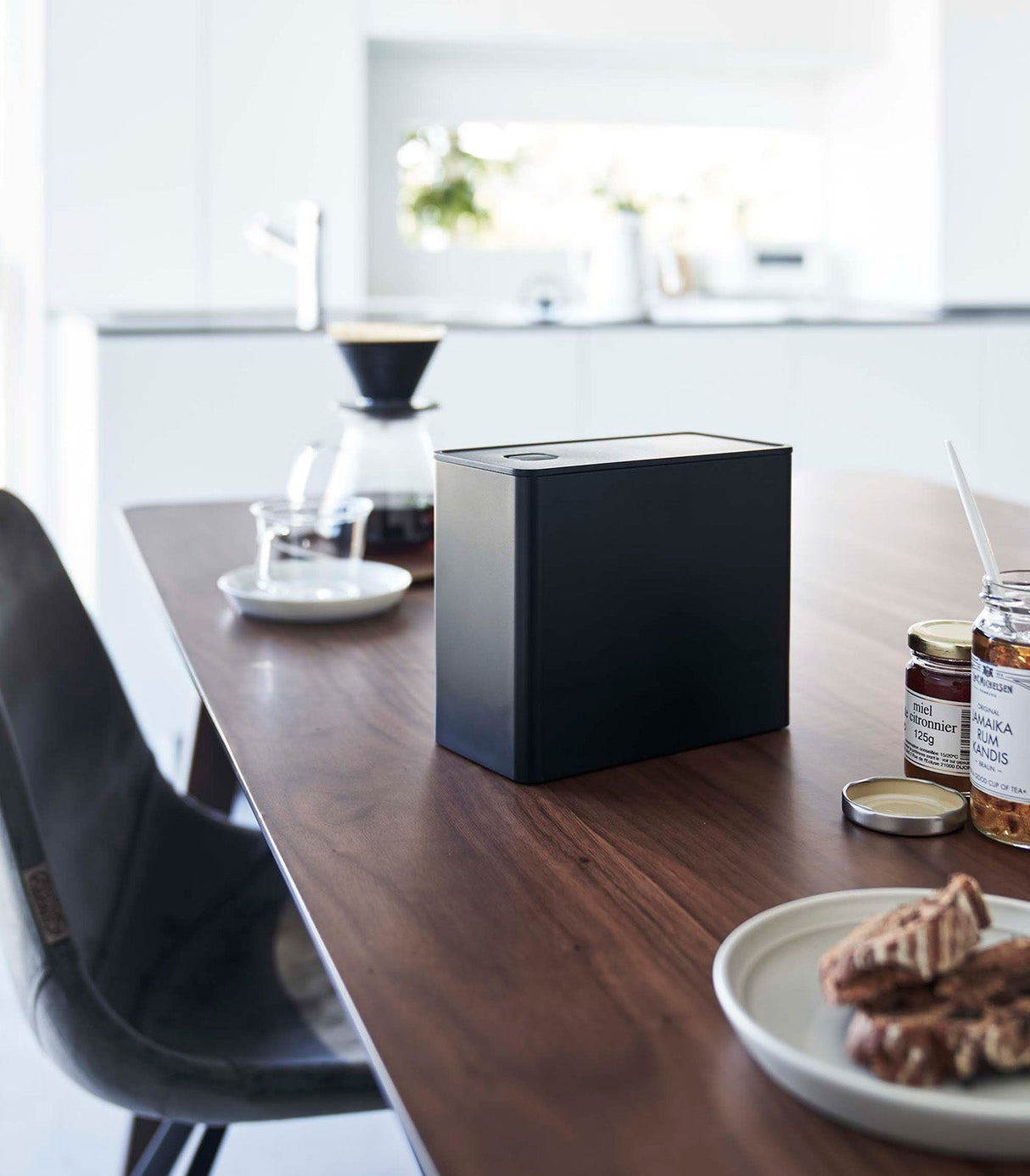 Vacuum-Sealing Coffee Storage from Yamazaki Home