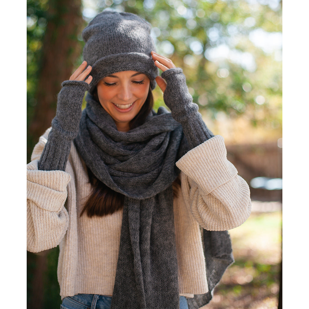 Charcoal Essential Knit Alpaca Gloves from SLATE + SALT