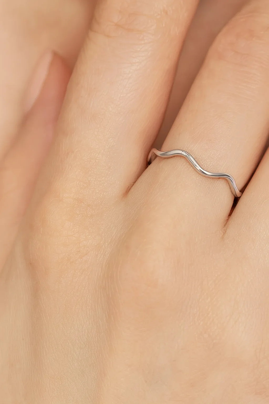 Super Thin Wavy Ring from eklexic