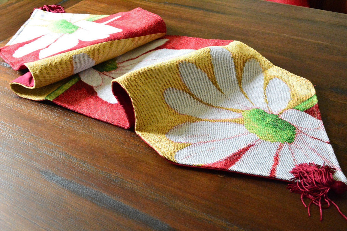 Tache Loves Me Not Daisy Tapestry Table Runner (9046)