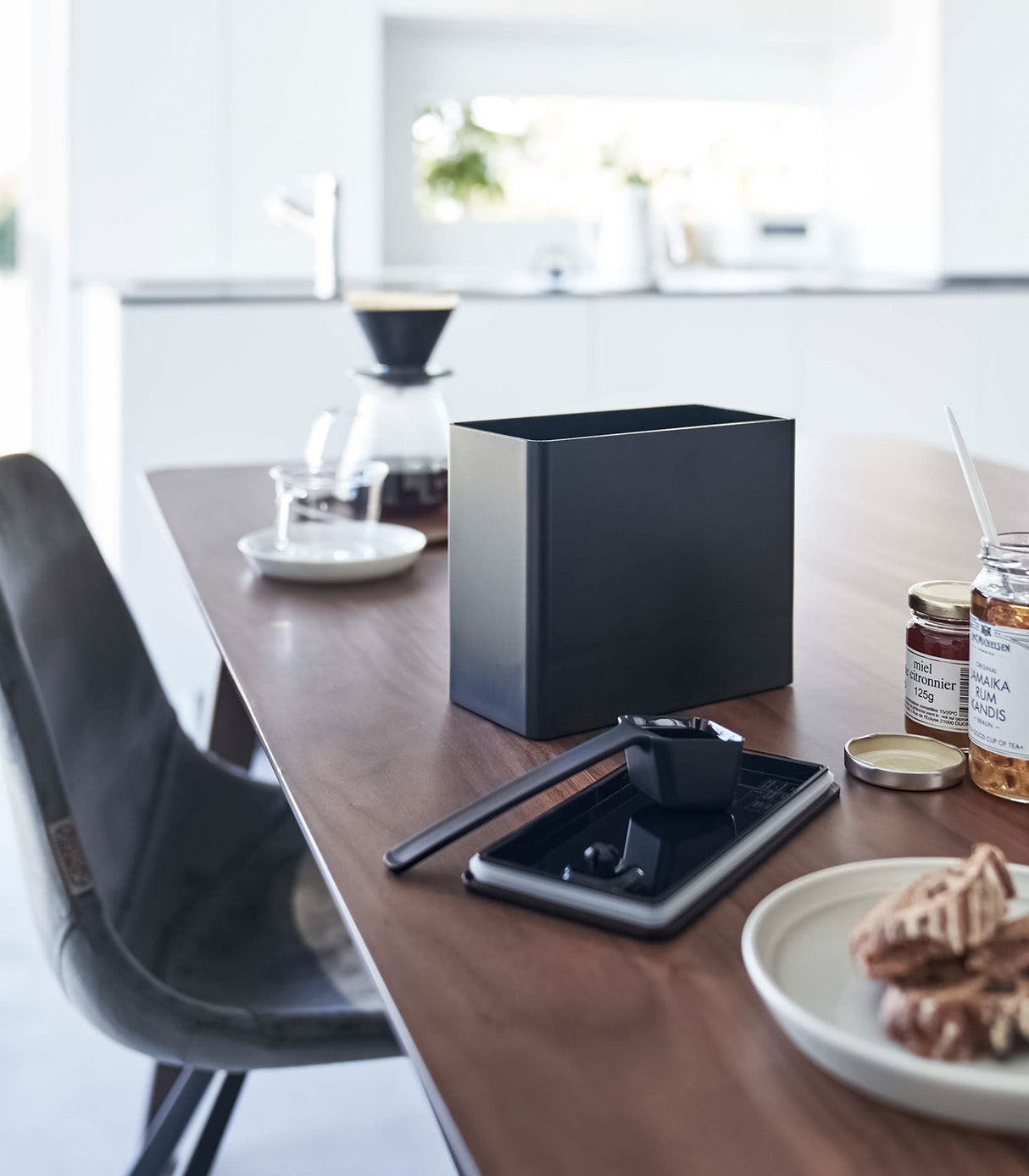 Vacuum-Sealing Coffee Storage from Yamazaki Home