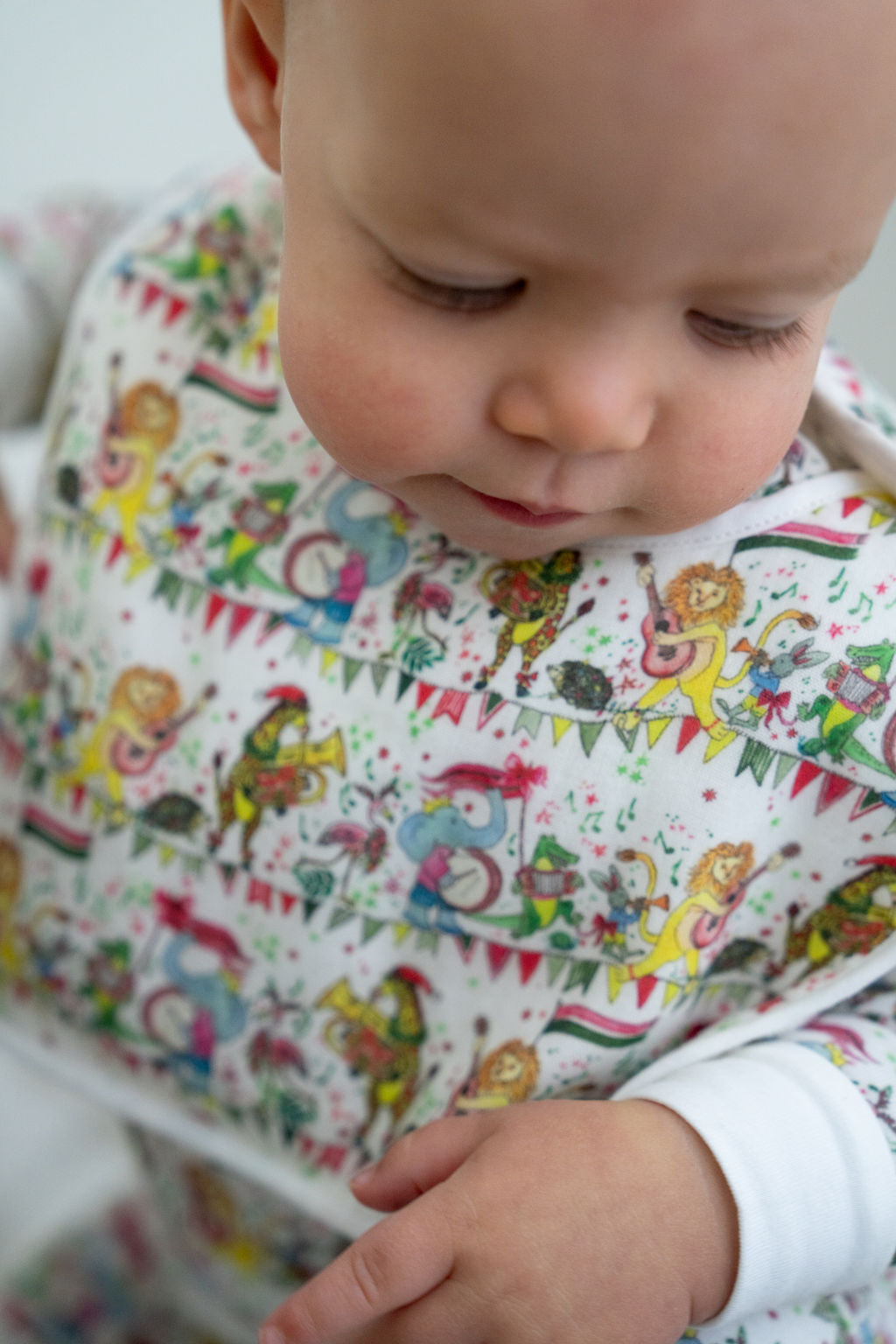 Musical Jubilee Bib in White from Timo & Violet