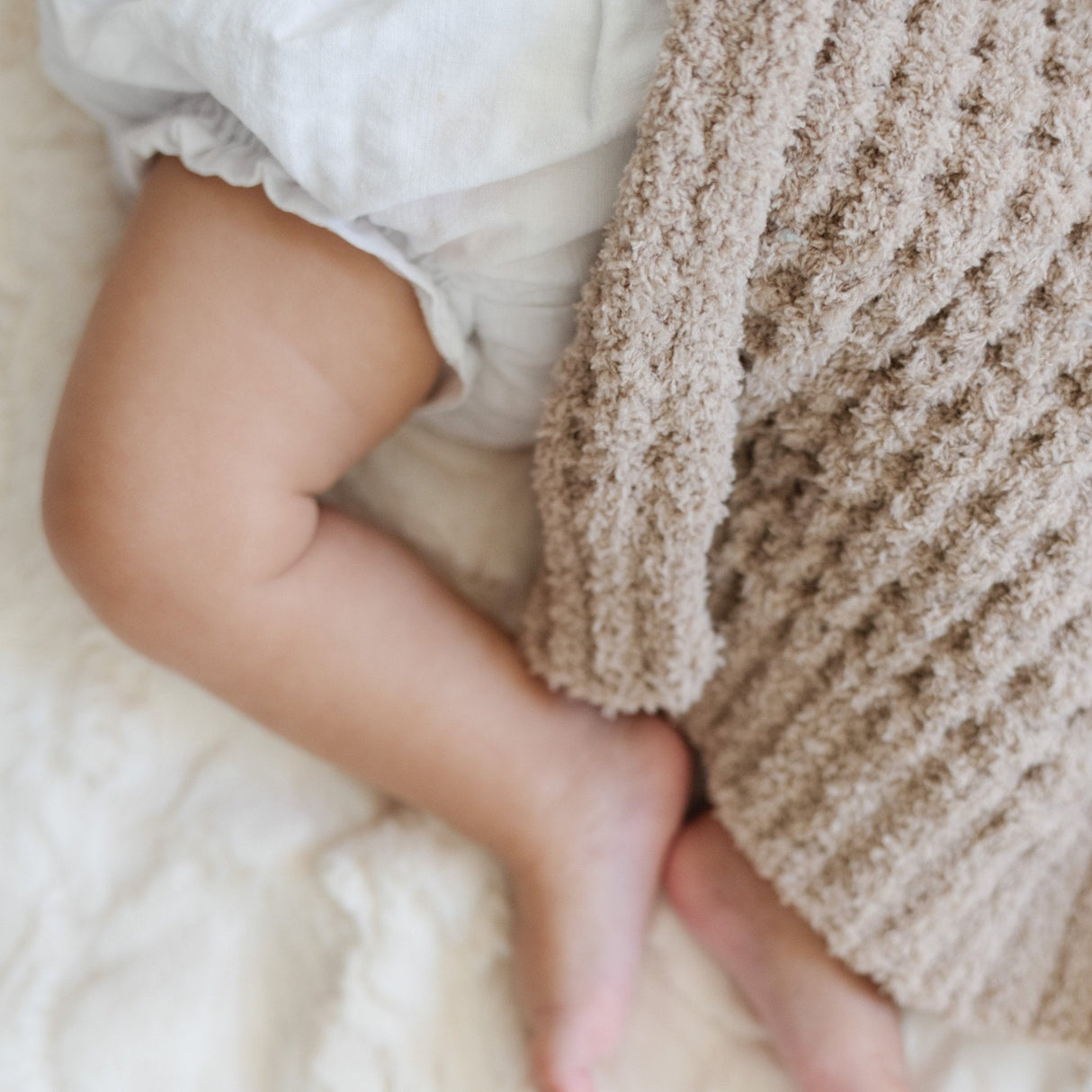 WAFFLE KNIT MINI BLANKETS From Saranoni