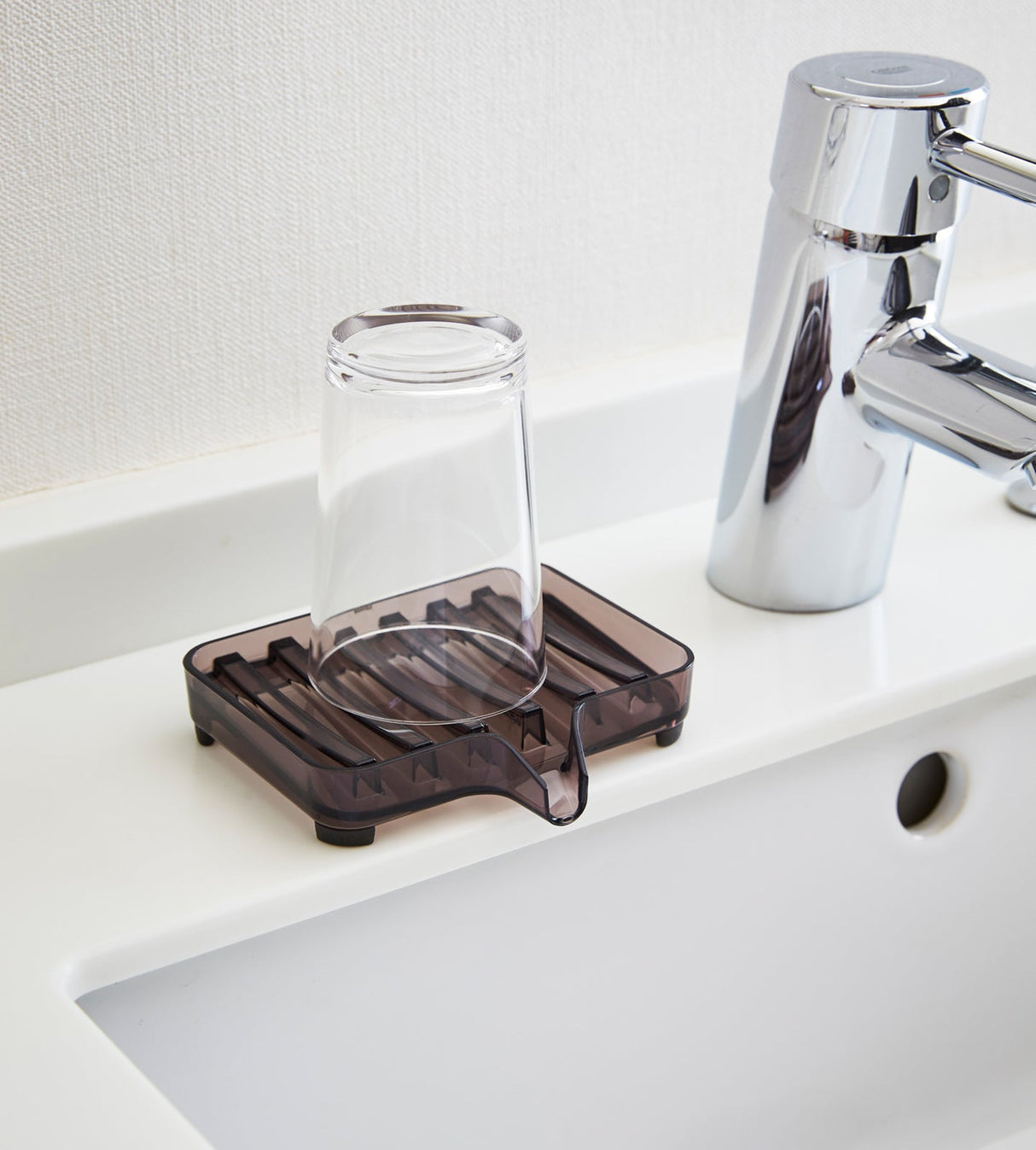 Self-Draining Soap Tray - Acrylic from Yamazaki Home