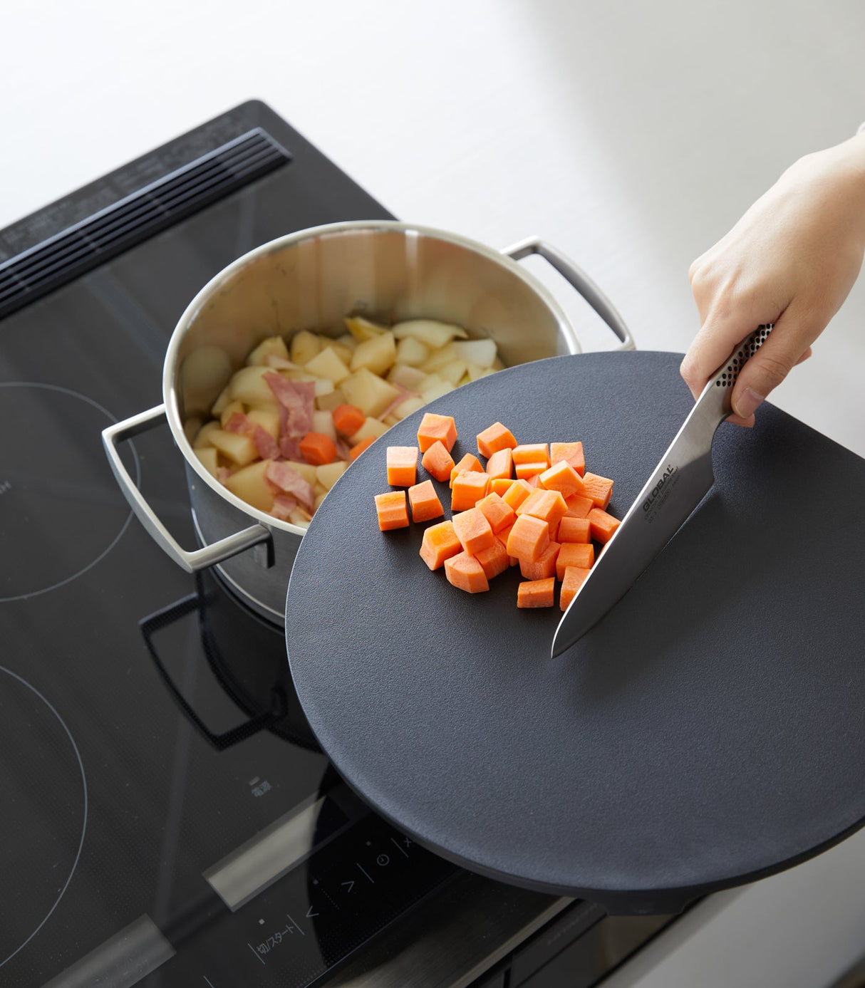 Round Magnetic Cutting Board from Yamazaki Home