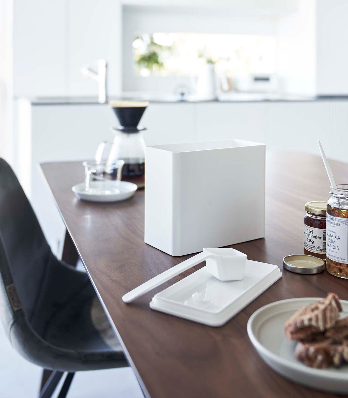 Vacuum-Sealing Coffee Storage from Yamazaki Home
