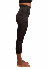 Zara Seamless Yoga Maternity Capri from Moderneternity